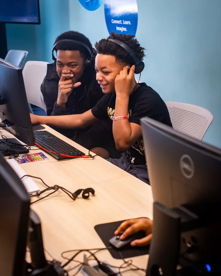 Students and mentors participate in a BUILD IT session.