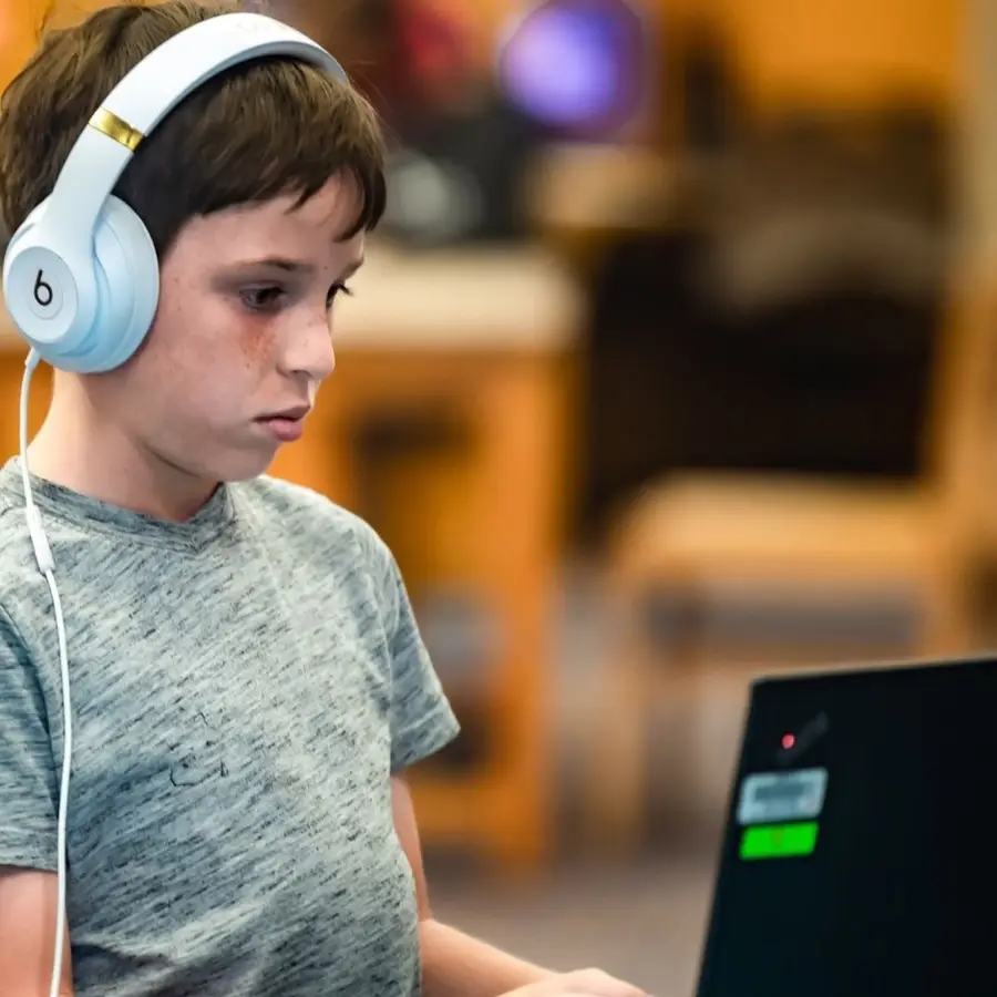 Young people create, collaborate, and learn during LTBB community programs.