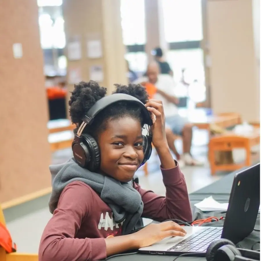LTBB mentors and students connect through hands-on music learning.